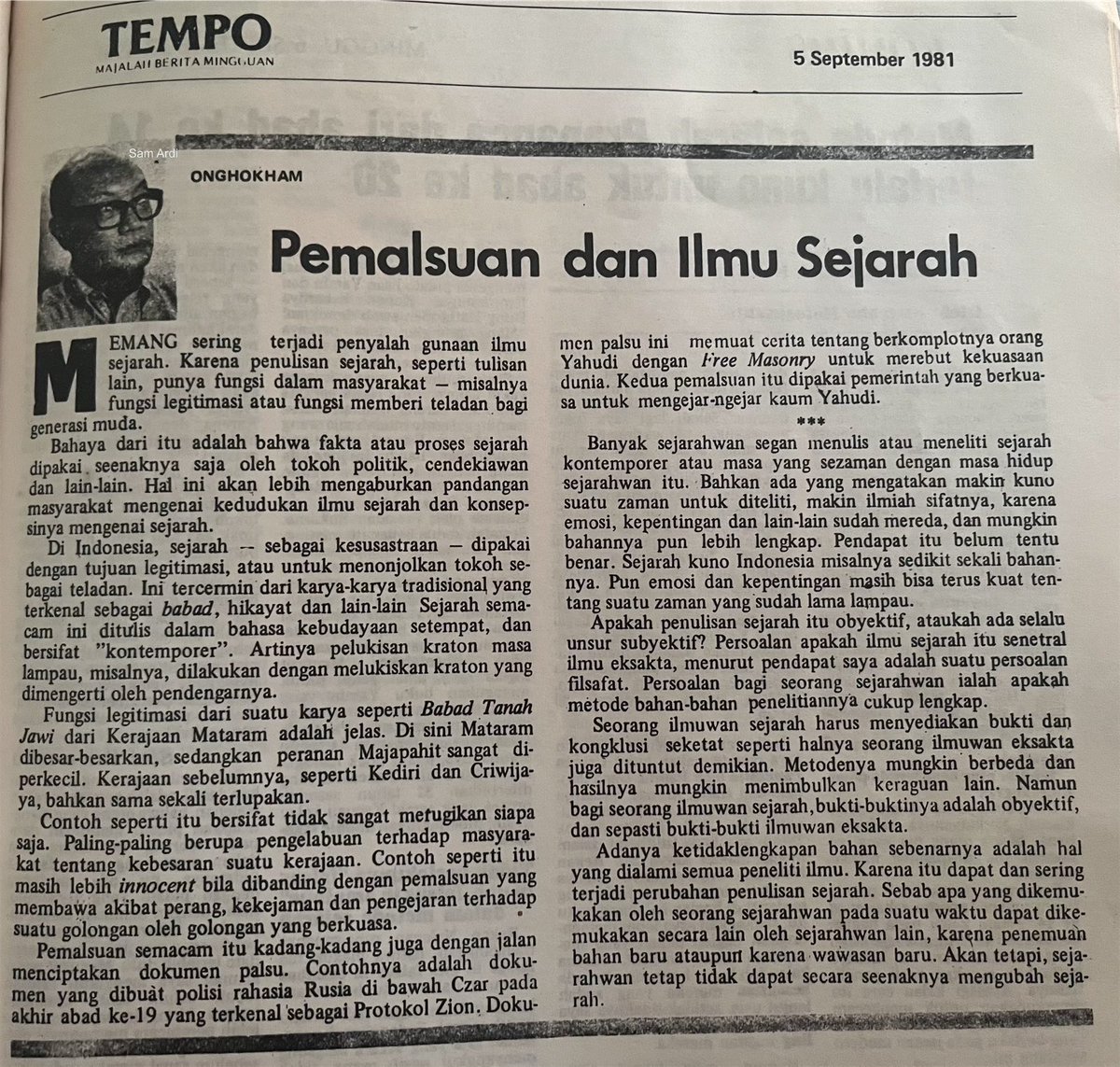 Tulisan yang sangat menarik dari Onghokham mengenai cara bekerja seorang sejarawan dan “alat-alat” apa yang harus dipegangnya. Tulisan tersebut berjudul Pemalsuan dan Ilmu Sejarah