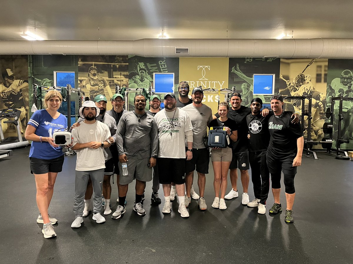thsshamrocks's tweet photo. Thank you @PeytonWalkerFdn for attending the Football coaches Emergency Action Plan training and walkthrough lead by Trinity Athletic Trainer @D_Res10. All coaches are CPR/AED certified and ready with the EMA. @thsrocks_us @thsrocksftball @THSRocksfball https://t.co/QLlPR7Z7s0