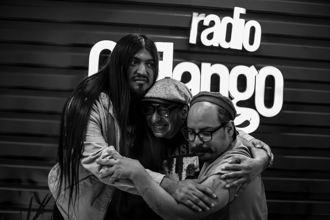 chilango_radio's tweet photo. ¡El día más esperado por todo el ducado y el campesinado por fin llegó!😎👑 🪓 Ya escuchas a #CocoCelis, @ballartaexiste y #JonásFierro aka los #DuquesAndCampesinos en vivo y en directo acá: https://t.co/zCSXzW86ZR📻
Viernes 00:01 hrs. en el YouTube de Carlos Ballarta.
📸Fotografía de @lopezmendicuti