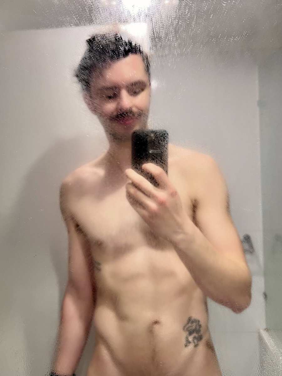 sailorgordo's tweet image. Good morning from my steamy hotel room