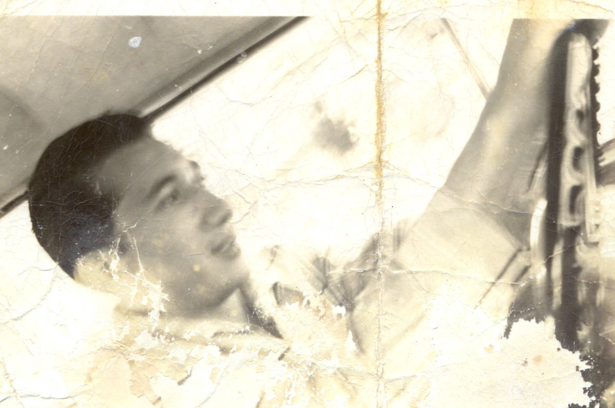 Hoy se cumplen 96 años del nacimiento de Simón Díaz. Una vida llena de dificultades a la que enfrentó con creatividad y buen corazón. Una vida que sigue conmoviendo e inspirando este camino de ser venezolanos. Gracias por saberte siempre quedar.🇻🇪