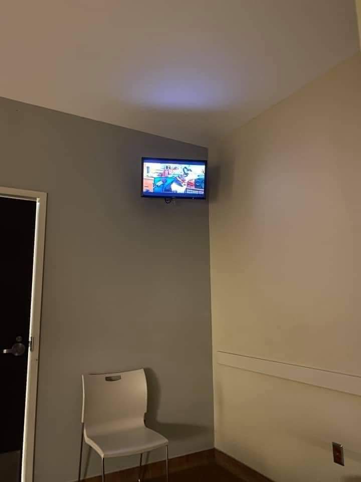 405pokefan's tweet photo. Well I got my new tv mounted in my man cave and I'm ready to host parties during football season. Who is coming to watch games with me? https://t.co/6KTbytyjhd