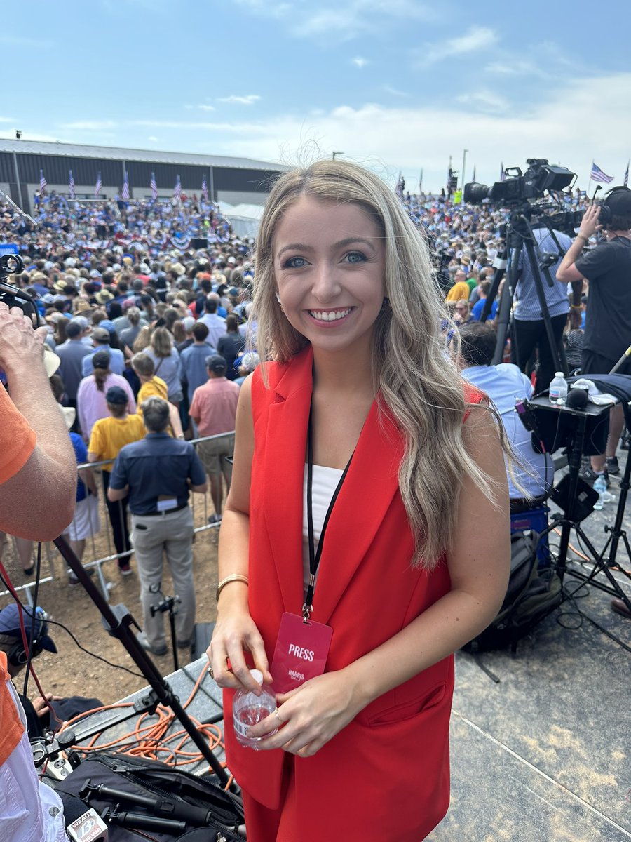 LiveWithHeidi's tweet image. 🎤🎤 got to work with the big leagues yesterday!