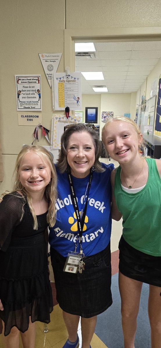 16th Meet the Teacher <a href="/CiboloCreekES/">Cibolo Creek Elementary School</a>! Love meeting my new students and families! Especially love hugs from former students and their families!!