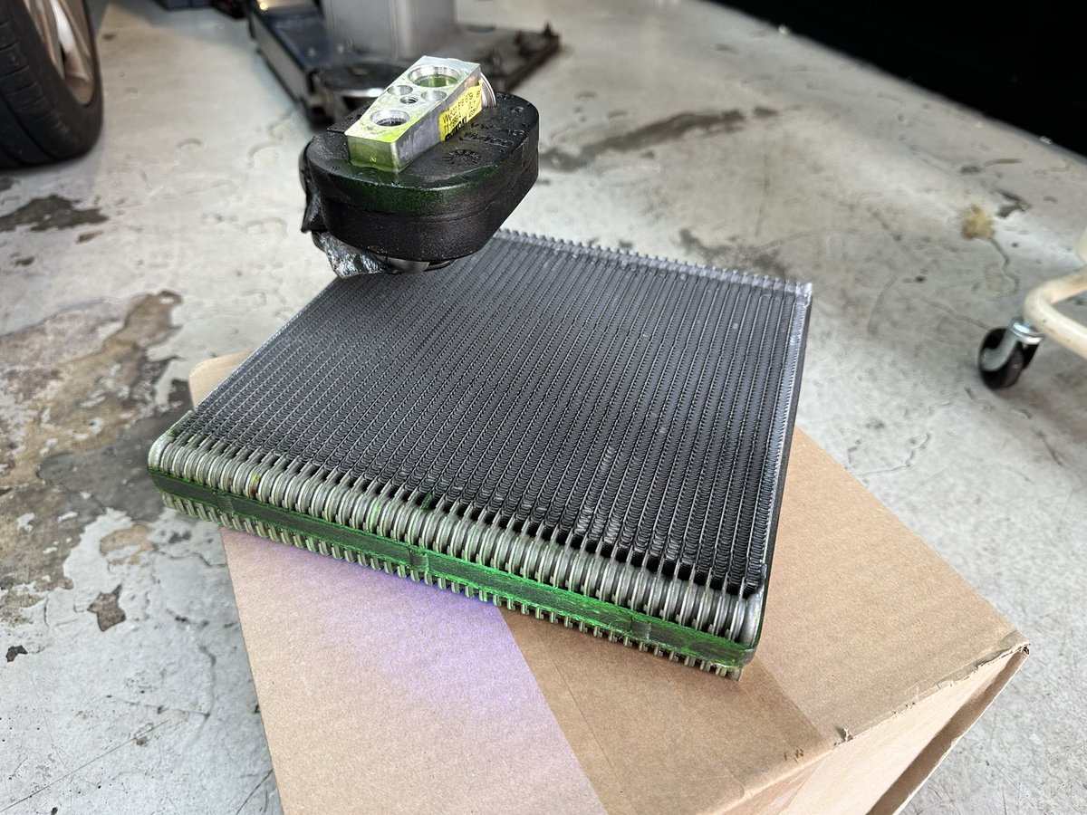 TeamLegendMotor's tweet photo. 2018 vw golf ac evaporator coil  replacement

#vw #golf7 #evaporator #凍coil https://t.co/xixBn5MmnC