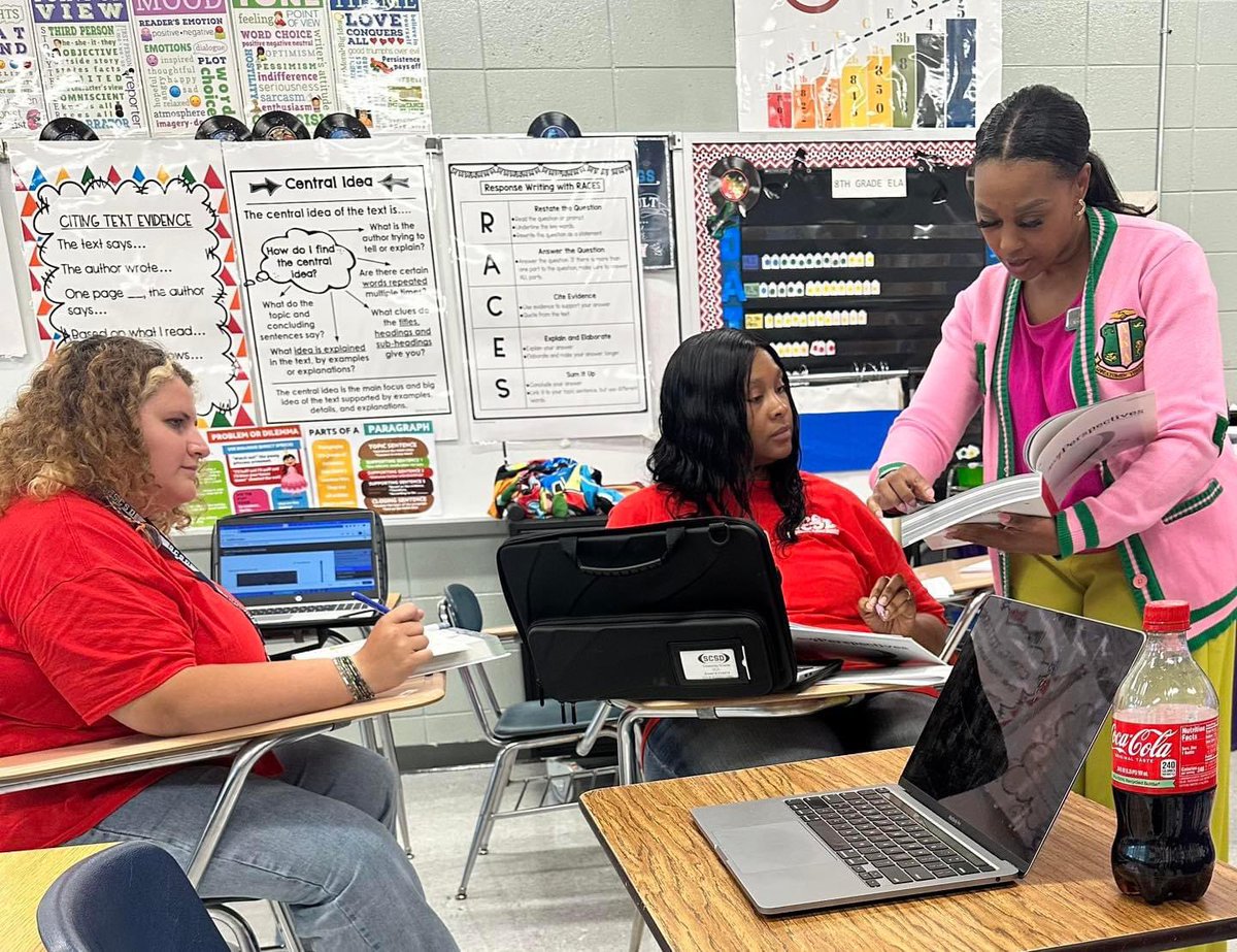 BaileyEducation's tweet photo. Project Manager and ELA Instructional Specialist Dr. Candance Gates led a planning PLC with middle and high school teachers at Scott Central Attendance Center in Scott County. ππ€π #innovate #inspire #empower #baileyeducation #LEADwithBailey https://t.co/TuXyzfKOK3