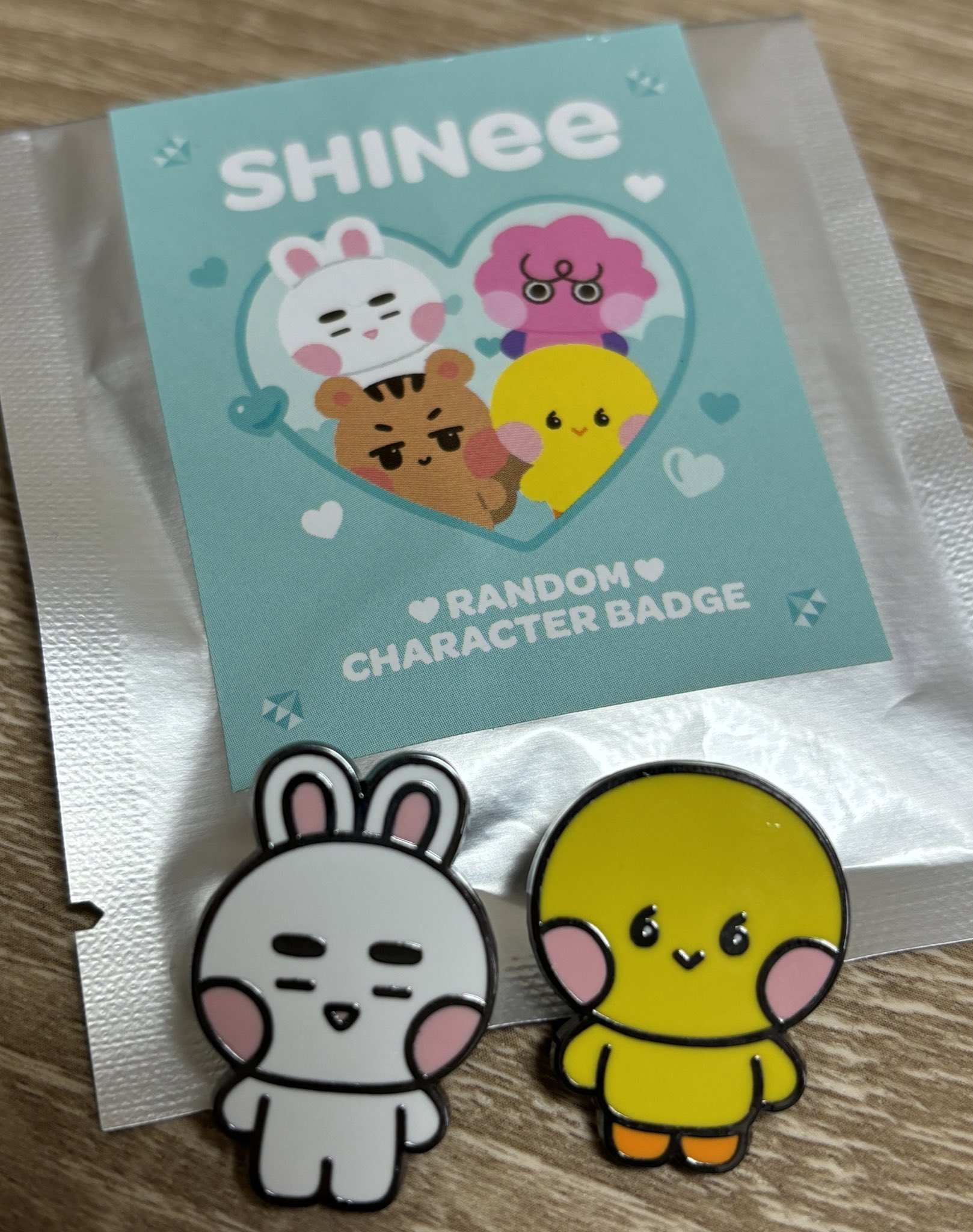 SHINee バッジ BADGE マイク 4種まとめ 미노미노【ミノミノ】 on X: