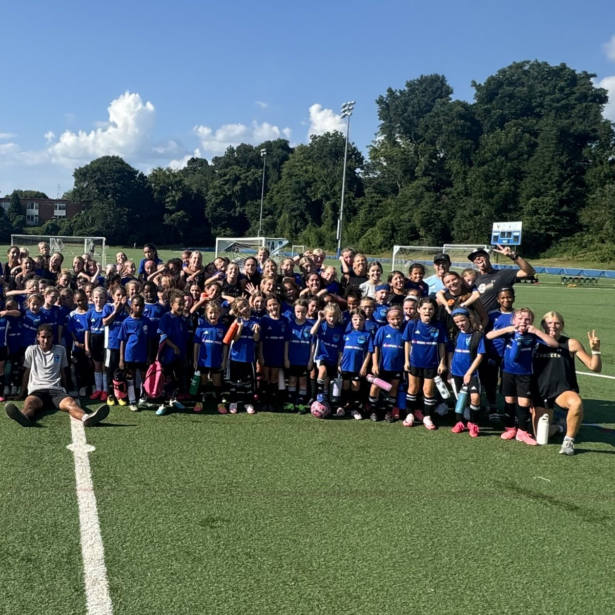iafc_blues's tweet image. Special day on the field with the College of Charleston Women’s Soccer team! ⚽️🤝 Big thanks to the team for joining us - go Cougars! 

#INTERATL | #TheCollege🌴⚽️

@CofCWSOC