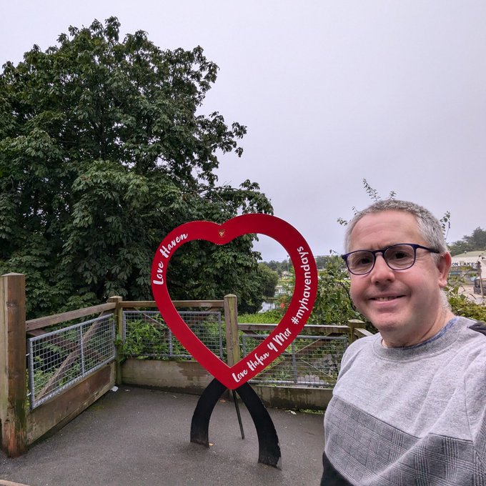 TUDOR L ROBERTS’s pics and videos