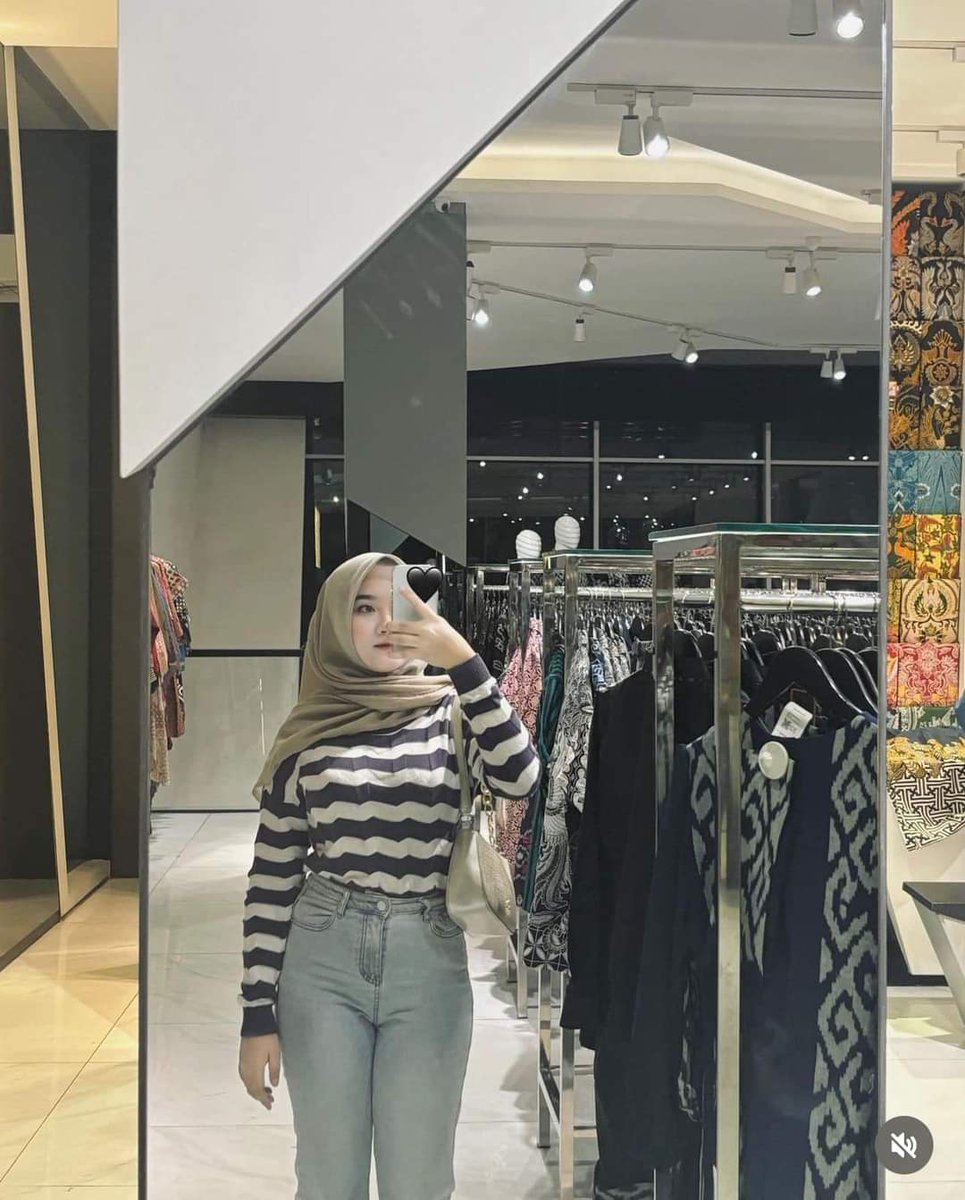 spill_spil's tweet photo. Outfit Simple kayak gini emang kepakee bgt sih buat kemana manaa😍 nyaman udah gitu semunya juga Muraah🫶🏻🤎
Belinya disini
Blouse https://t.co/Vw6hDzl9oj
Celana https://t.co/j7PC6Uinzp https://t.co/bhOWS3VZIJ
