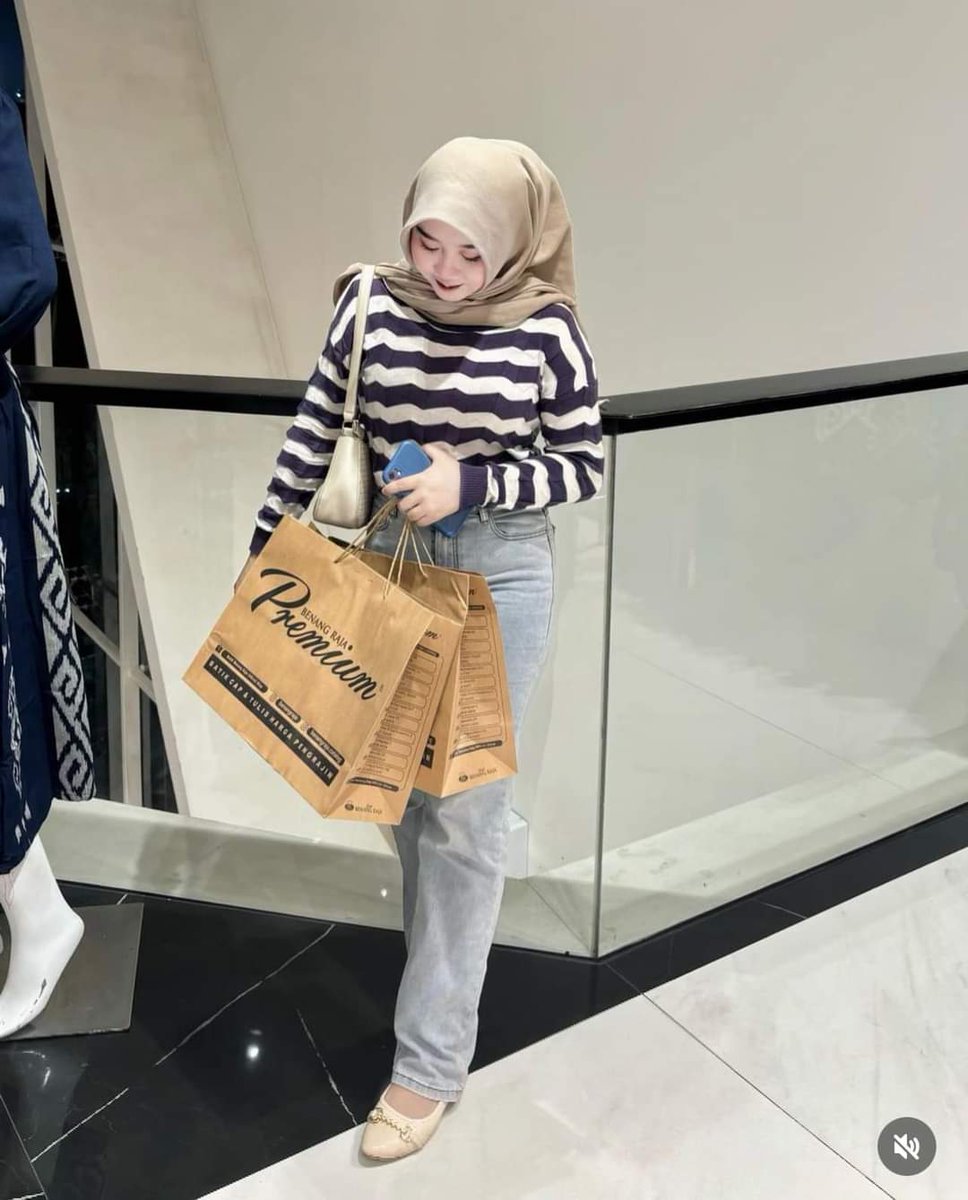 spill_spil's tweet photo. Outfit Simple kayak gini emang kepakee bgt sih buat kemana manaa😍 nyaman udah gitu semunya juga Muraah🫶🏻🤎
Belinya disini
Blouse https://t.co/Vw6hDzl9oj
Celana https://t.co/j7PC6Uinzp https://t.co/bhOWS3VZIJ