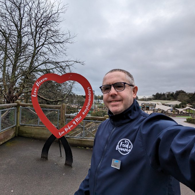 TUDOR L ROBERTS’s pics and videos