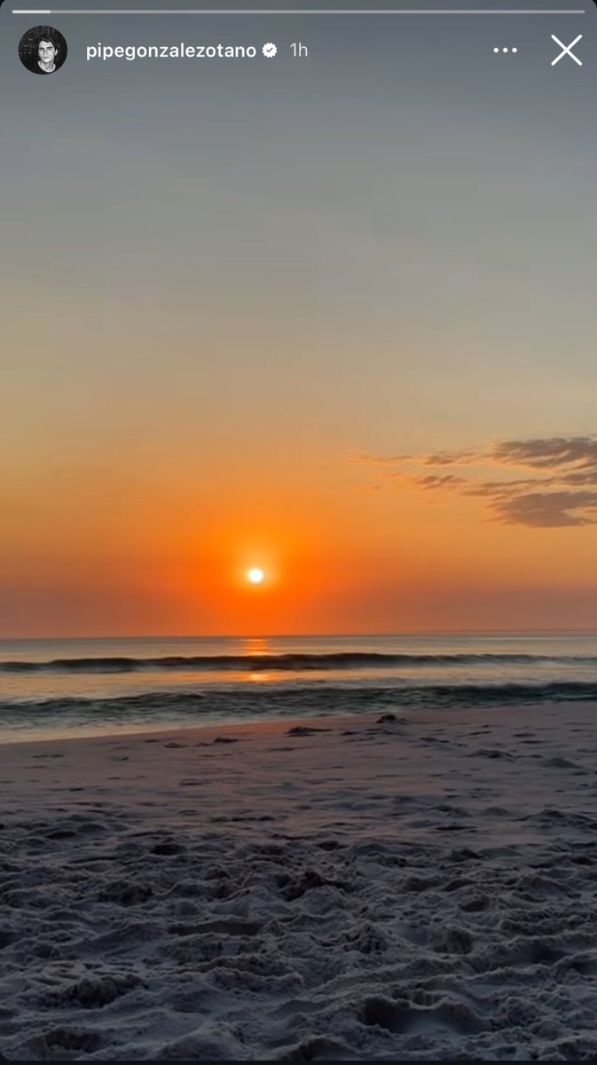 celeslvsunset's tweet photo. él ama lo atardeceres y yo lo amo a él https://t.co/8XNfNusTfH