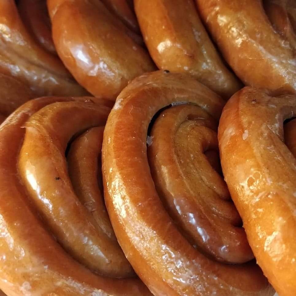 DippinDonutsCNY's tweet photo. Start the morning off right with sweet and spicy cinnamon Coffee Rolls from Dippin Donuts, Rome NY! Let's finish up our work week strong this #Friday and this is the fuel to get it done! #CNYStrong https://t.co/XxrOUeZzaa