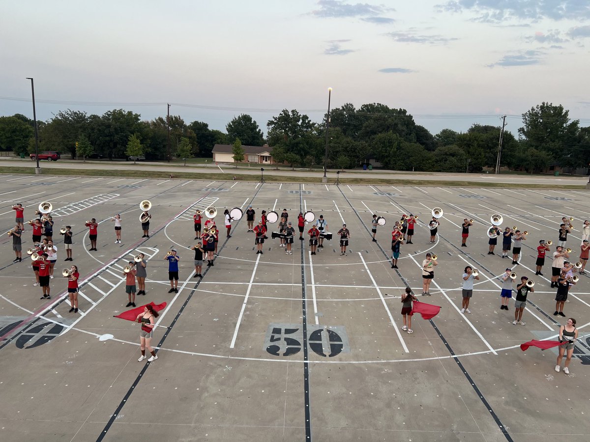 risdfinearts's tweet photo. The Mighty Hawk Band is hard at work getting ready for marching season, (football season)! ⁦@rockwallschools⁩ ⁦@RHHSHawks⁩ ⁦⁦@HeathHawkBand⁩ ⁦@SecondaryRISD⁩ https://t.co/adcQiTrmFk