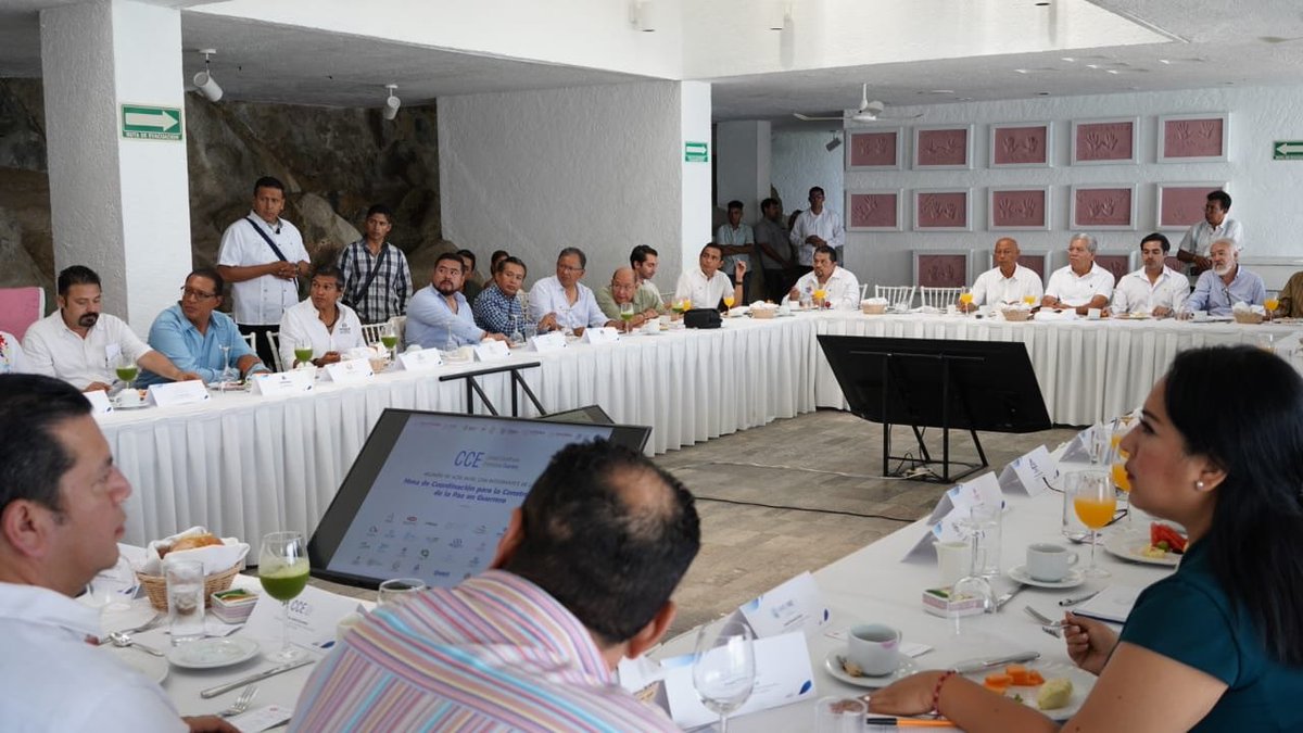 CCEGRO_oficial's tweet photo. Participaron en esta reunión de alto nivel con los integrantes de la Mesa de Coordinación para la Construcción de Paz en Guerrero, Presidentes y Presidentas de las 40 cámaras y asociaciones empresariales de todas las regiones del estado:

Víctor Jorrín Arizmendi (@victorjorrin), Secretario General del CCE Guerrero;
Luis Castañeda Muñoz, Presidente de la Asociación de Hoteles de Ixtapa-Zihuatanejo (@AMHIZAC);
Carlos Fco. Sevilla Rodríguez (@carlosf02840114), Presidente de la Cámara Mexicana de la Industria de la Construcción (@CMICGuerrero);
Joel Moreno Temelo (@JoelMorenoT), Presidente de la Federación Suroeste de @Coparmex;
Enrique Castro Soto (@ecastrosoto), Presidente de la Cámara Nacional de la Industria de Restaurantes y Alimentos Condimentados (@CANIRAC) Acapulco;
Iván Salgado Ramírez (@IvanSalgadoR), Presidente de @Coparmex_Chilpo;
Levi Williams Manzanares (@Leviw75), Presidente de la Asociación Mexicana de Agencias de Viajes (@AmavGuerrero);
Daniel Torres, Director de la Asociación Riviera Diamante Acapulco (@AcapulcoRiviera);
Abad Magallón Torralba, Presidente de la Asociación Mexicana de Profesionales Inmobiliarios (@ampinacional) Delegación Acapulco;
Ignacio Lacunza Magaña (@IngLacunza), Expresidente Nacional de la Asociación Mexicana de Profesionales Inmobiliarios (@ampinacional)
Daniel Radilla Ríos, Presidente del Comité Nacional Sistema Producto Mango (@Conaspromango);
Elodia Vargas Lima (@elodia_vl); Presidenta de la Asociación de Materialistas del Estado de Guerrero (@DeMaterialistas);
Karina Mendoza, Representante de la Asociación de Condominios de Riviera Diamante Acapulco (@RivieraAca);
Jondalar Castillo (@jondacastillo), Representante de la Asociación de Hoteles y Empresas Turísticas de Acapulco (@AHETA1);
Oliver Pérez Pineda (@OliverPerezPin); Presidente de la Cámara Nacional de la Industria de las Artes Gráficas (@CanagrafMx) Delegación Guerrero;
Liliana Palomares Bataz, Presidenta de la Asociación Mexicana de Mujeres Empresarias (@amexme) Capítulo Guerrero;
Luis Felipe Monroy Álvarez (@luisf_monroy), Presidente de la Cámara Nacional de la Industria Electrónica de Telecomunicaciones y Tecnologías de la Información (@canieti) Delegación Guerrero;
Alejandro Villarejo Hernández, Presidente de la Asociación de Haciendas y Estancias de México – Capítulo Guerrero;
Francisco Ochoa, Representante de la Asociación Nacional de Tiendas de Autoservicio y Departamentales (@ANTADMx) y Gerente de Seguridad en @Coppel;
Eric Márquez, Representante de Minera Los Filos y Director de Seguridad Patrimonial en @EquinoxGoldCorp;
Ramiro Rodríguez – Representante de @GrupoModelo_MX – Guerrero;
Francisco Aguilar Ordóñez, Presidente de la Asociación de Hoteleros y Restauranteros del Acapulco Tradicional (@AHRAcapulcoTrad);
Héctor Salazar Navarro, Presidente de la Cámara Nacional de la Industria de Restaurantes y Alimentos Condimentados (@CANIRAC) Chilpancingo;
Elvira Durán Ramírez, Presidenta de la Cámara Nacional de Comercio, Servicios y Turismo (@CanacoIguala);
Omar Contreras Espinoza, Presidente de la Cámara Nacional de Comercio, Servicios y Turismo (CANACO SERVyTUR) Taxco;
Manuel Antonio Rojas Cerros (@manuelrojas1968); Presidente del Clúster de la Construcción de Guerrero;
Edgar Morales Martínez, Presidente de Hoteleros Asociados de Zihuatanejo;
Lilian Alvarez, Representante de la Asociación Femenil de Ejecutivas de Empresas Turísticas (@AFEETAcapulco);
Víctor Manuel Del Carmen Dorantes, Representante de la Cámara Nacional de la Industria de Desarrollo y Promoción de Vivienda (@Canadevi) Delegación Guerrero; y
José Luis Ramírez, Representante de la Asociación de Gasolineros de Guerrero.

Así como los destacados empresarios:

José Romero y Juan Manuel Santa Marina.