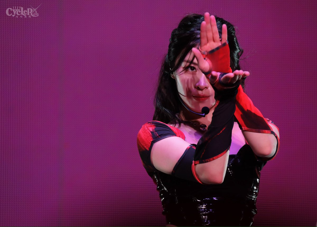 Cyclery_ITZY's tweet photo. 🍬 
#RYUJIN #류진 #ITZY #있지 #ITZY_BORNTOBE #ITZY_WORLD_TOUR https://t.co/9q6pqZjK3Q