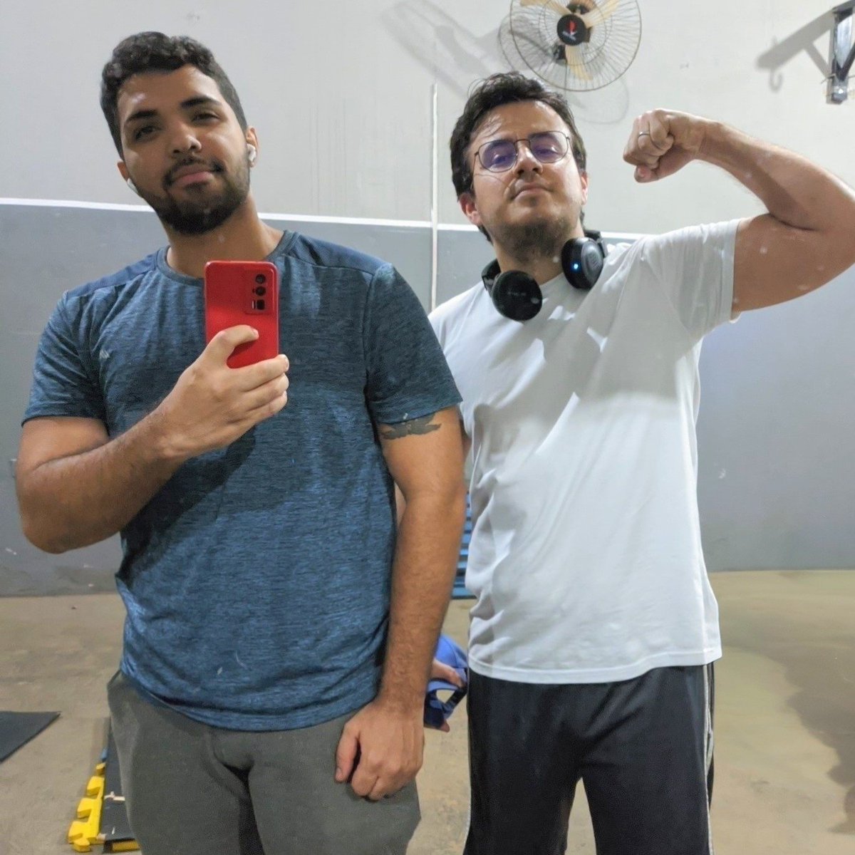 inewgor's tweet photo. Muito gymbro vey 💪🏾 @burnbrunno https://t.co/1FFo3AO3Xh