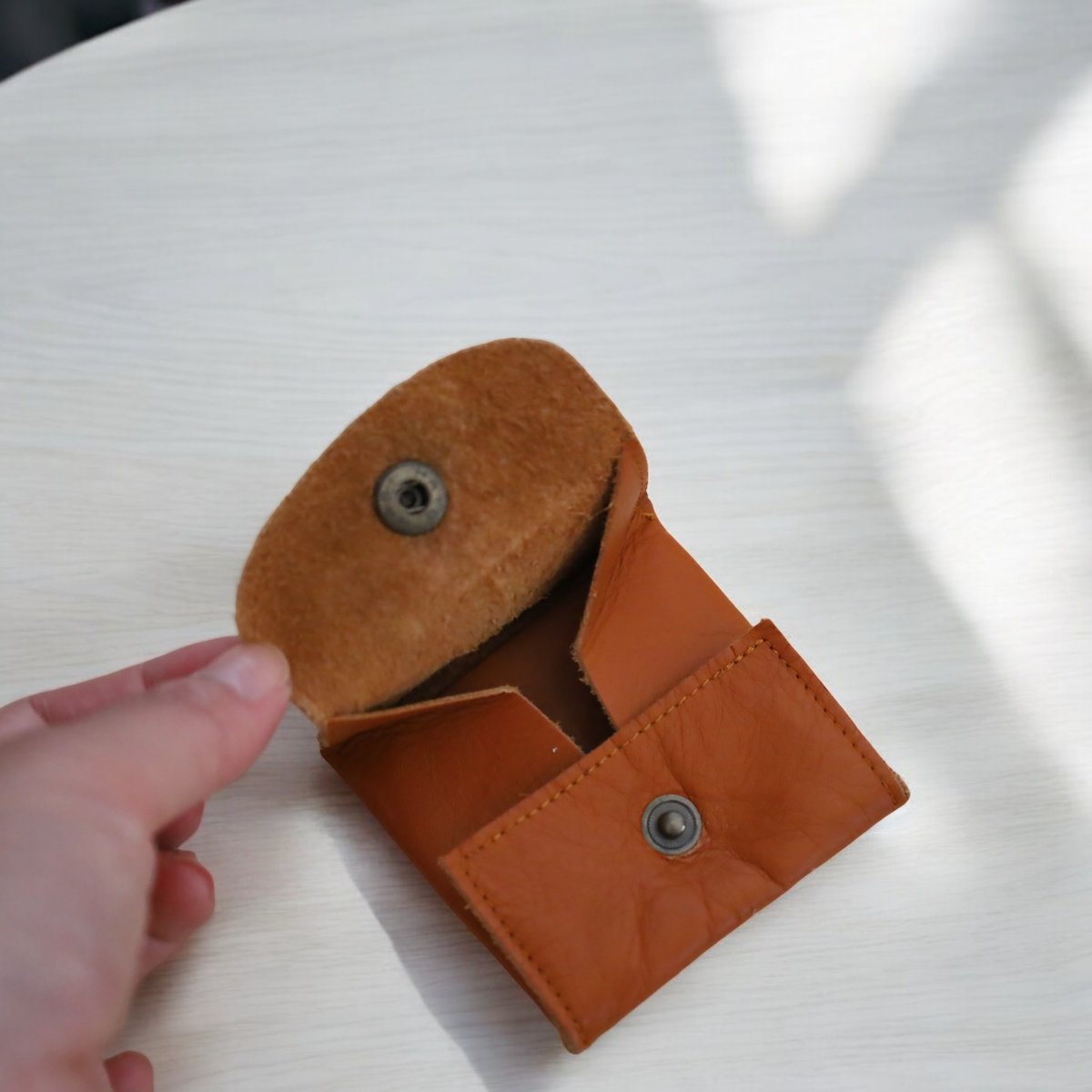 商品紹介 ～本革小銭入れ～】国産の本革を使用し、国内で手作りされた