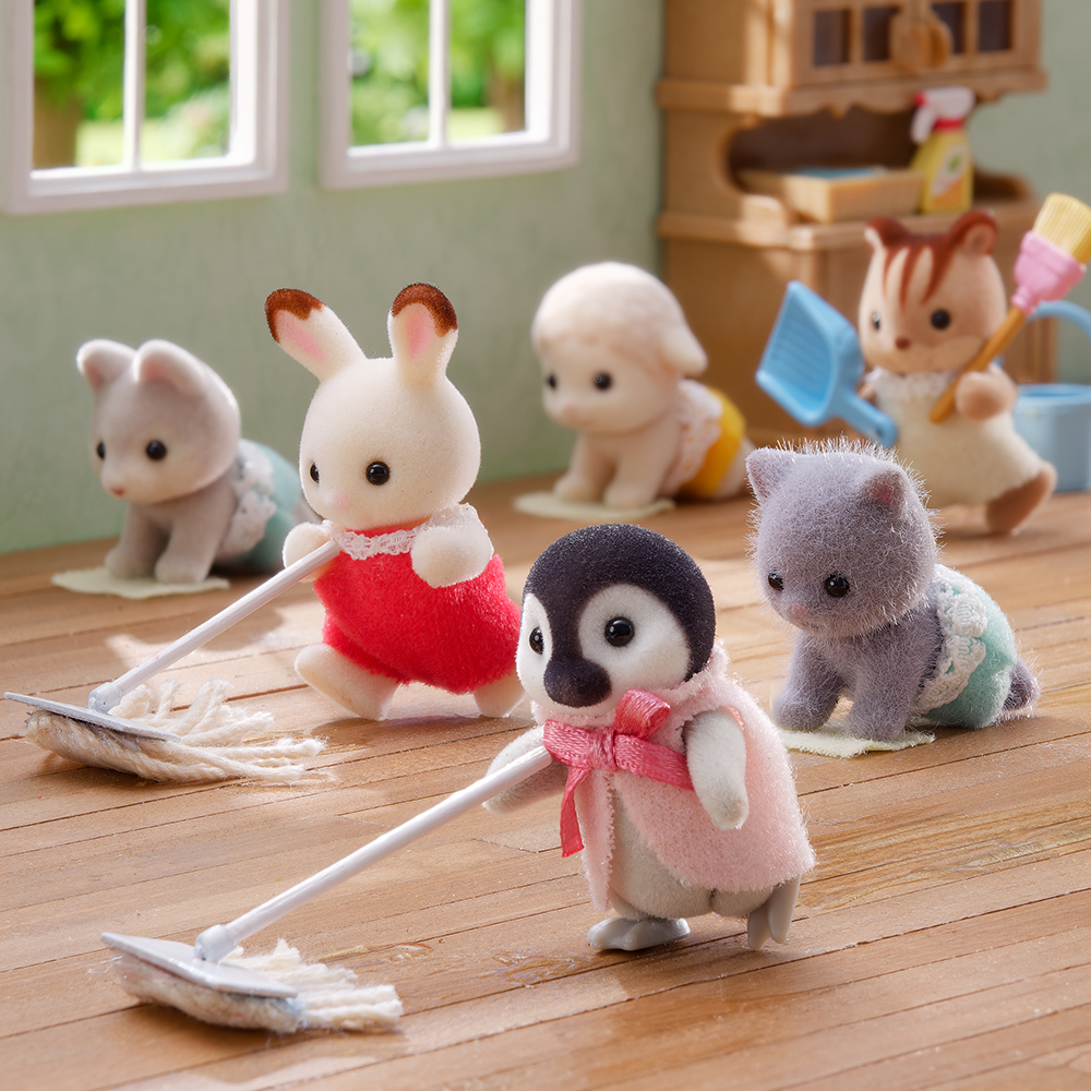 よーいドン！！ お掃除競争スタートです！！ 赤ちゃんたちが
