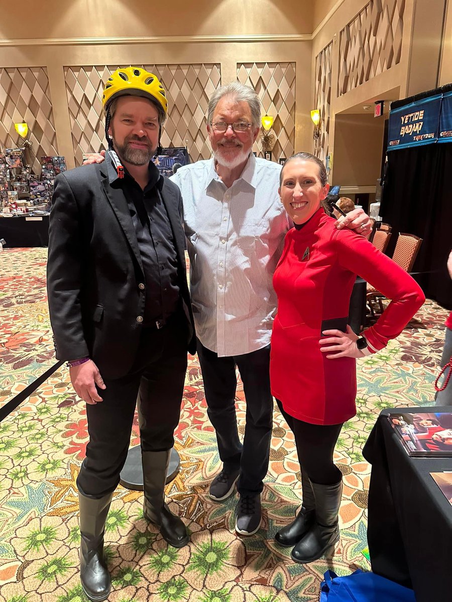WhoElseButTrav's tweet photo. #STLV was a great time. Went all in on #StrangeNewWorlds and #LowerDecks. Favorite moment: cosplaying as #jonathanfrakes from #beyondbelieffactorfiction and him recognizing it and quoting lines with me. https://t.co/pBh8Wfnhbs