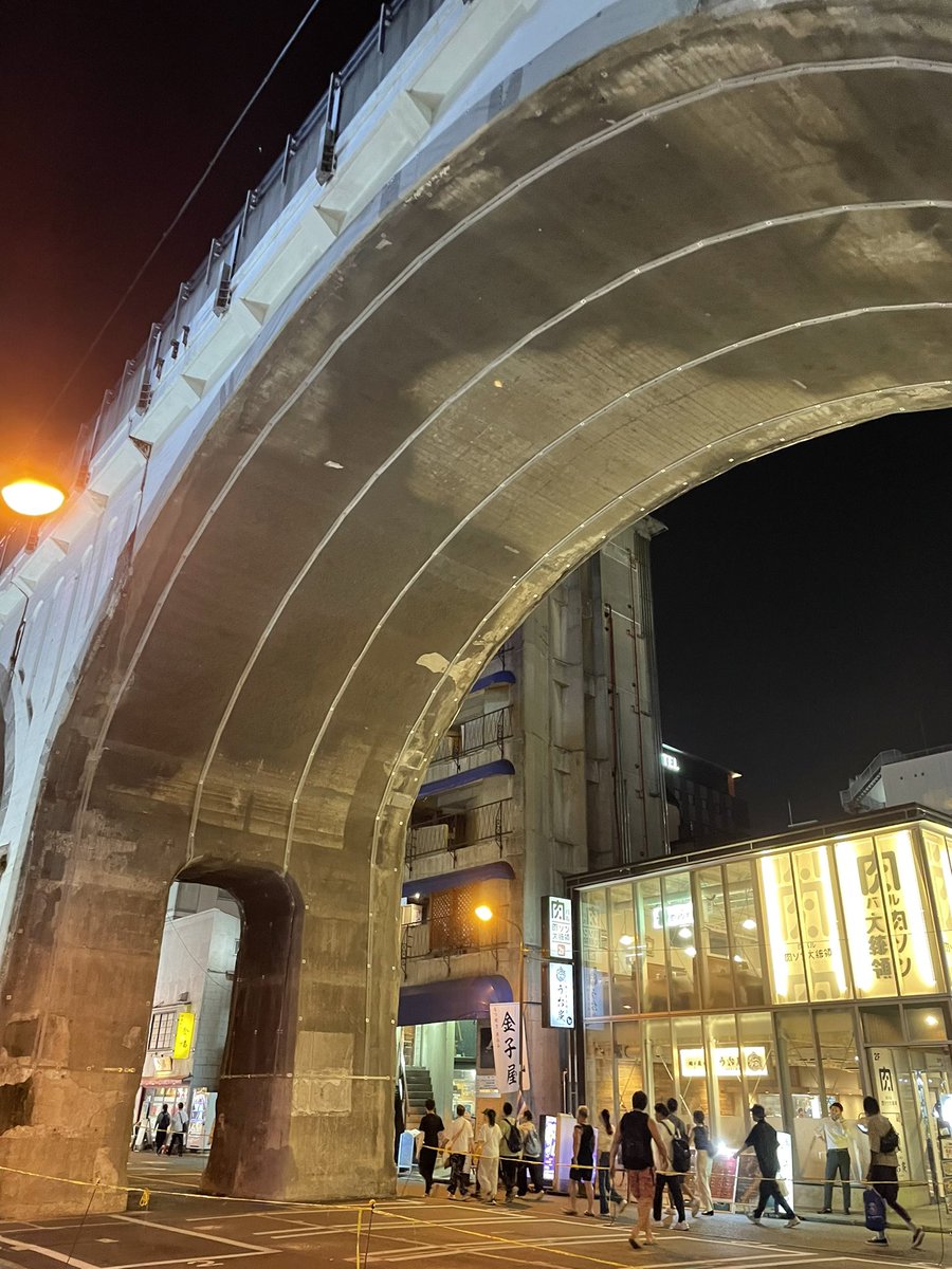 spicyhotsoup's tweet photo. 素通りした東京🗼
無事に仕事が終わり、乗り換えの東京駅では地震の影響で遅れが発生。昼間の暑さにやられ、東京駅の人混みに酔い、あきらめて朝帰ることに。

こんなアーチの近くのホテルに一泊。
ありがとうアパホテル🏨

引き続き、南海トラフ地震に警戒しましょう。 https://t.co/WcZnd5XhF6