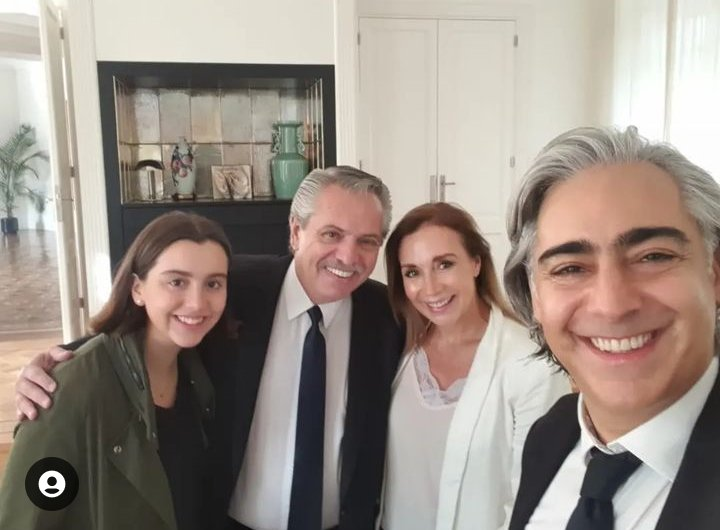 PCR0001's tweet photo. Imaginen si esta foto se empieza a viralizar

Justo ahora que estan escogiendo animadores para Viña 🤭 https://t.co/PiDgOD1sSB
