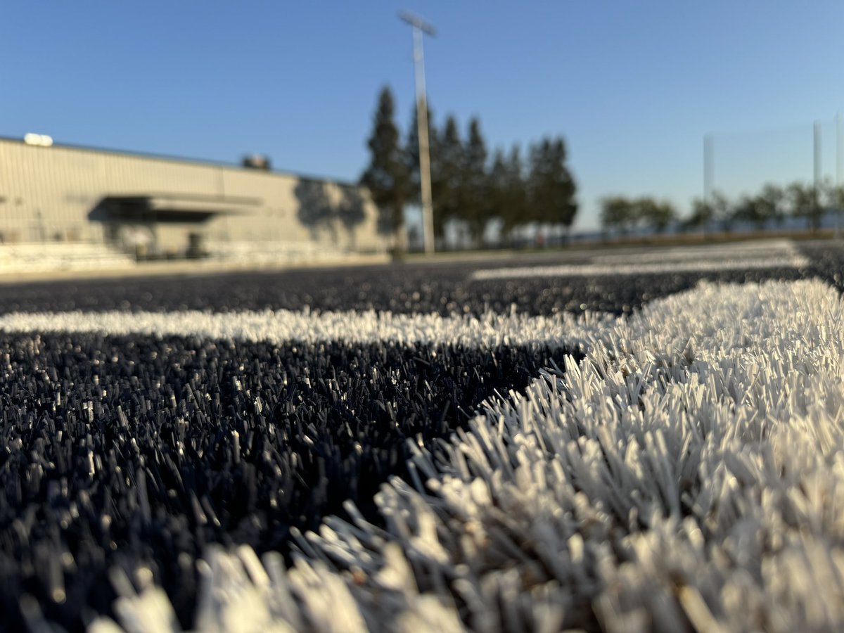 ShannonBelt3's tweet photo. The Venture Academy Mustang Field is officially here! Here’s some of the shots of the new deep navy blue turf field! @VentureAthletic @jsells11 #recordpreps https://t.co/oApKWUvHQx