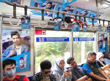 pas naik krl kemarin ga sengaja liat bannernya Al Ghazali dmn dmn, jadi pgn beli &amp; stok #KinYogurt nih 😍