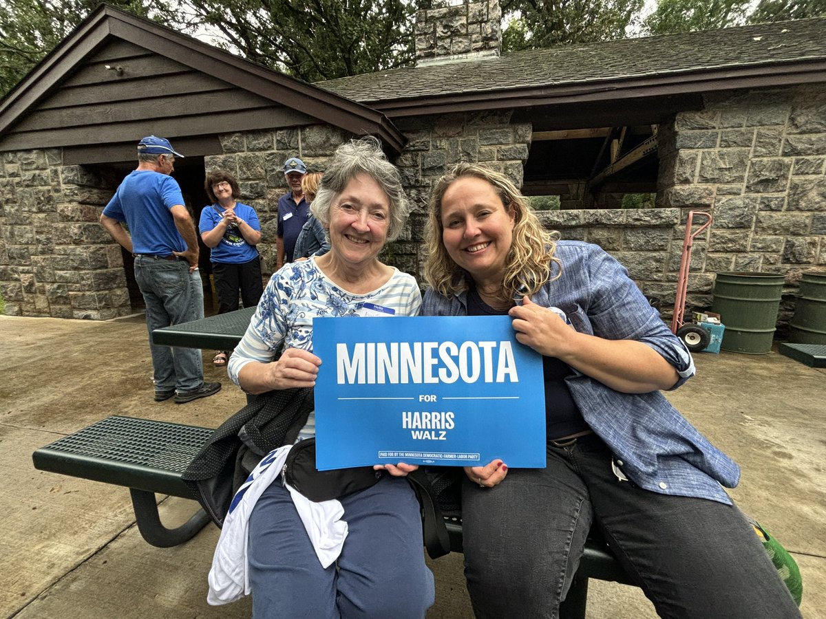 emmagreenman's tweet image. In Minnesota we know that team work makes the dream work 🤜💙🤛
It was wonderful to be with our Senate District 15 House DFL candidates Anthony Studemann (15A) and Tom Kuster (15B) and so many @minnesotadfl friends at the SD 15 Corn Feed. Great turnout and enthusiasm!