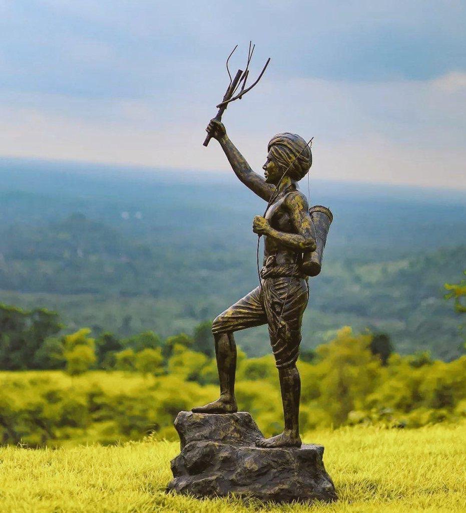 जल उनका       
जंगल उनका
जमीन उनकी
वो जल, जंगल, जमीन के रखवाले भी हैं और हकदारी भी हैं..!!! #आदिवासी_दिवस ❤️💫