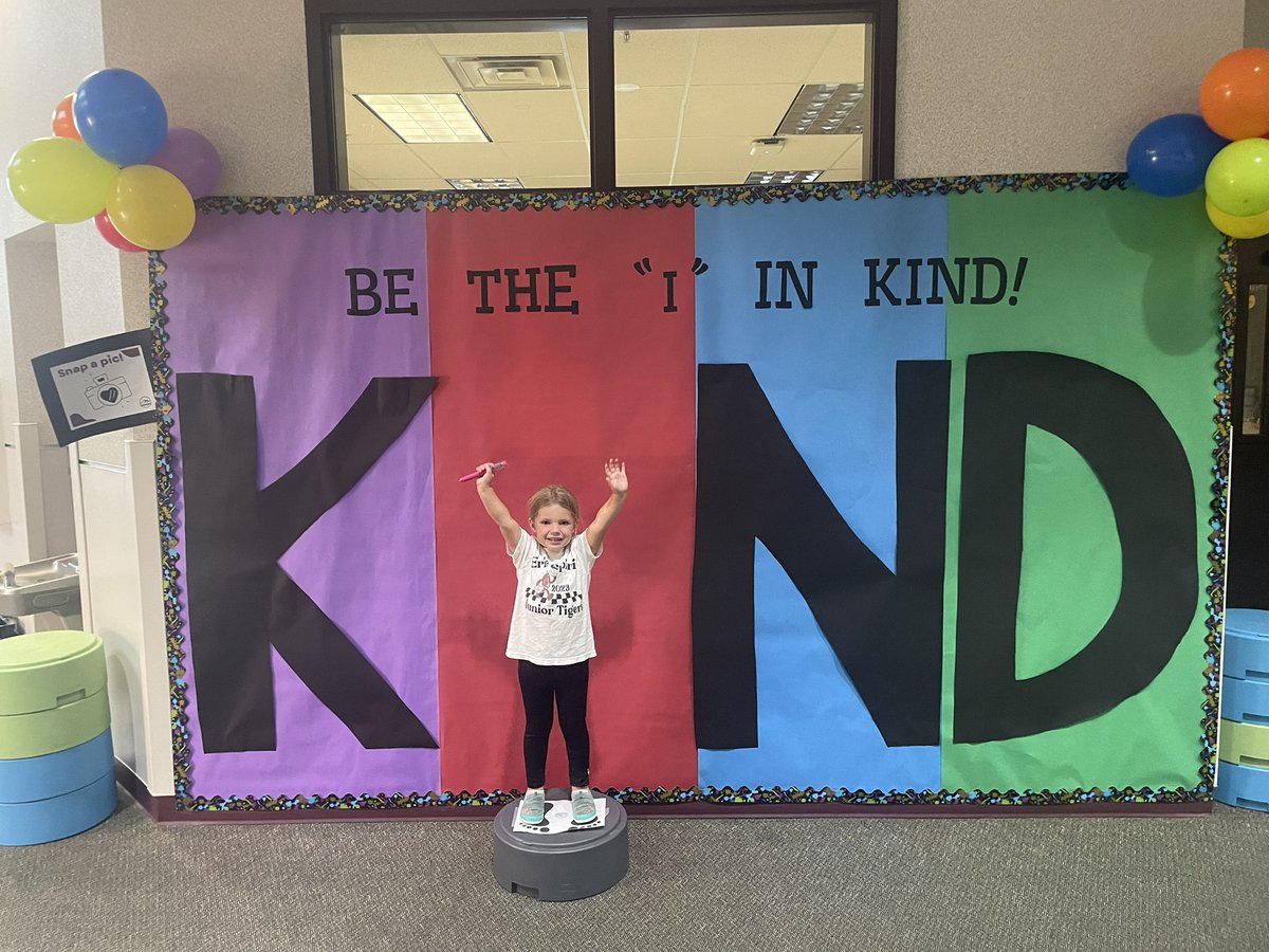 Lindsay Fox tweet media