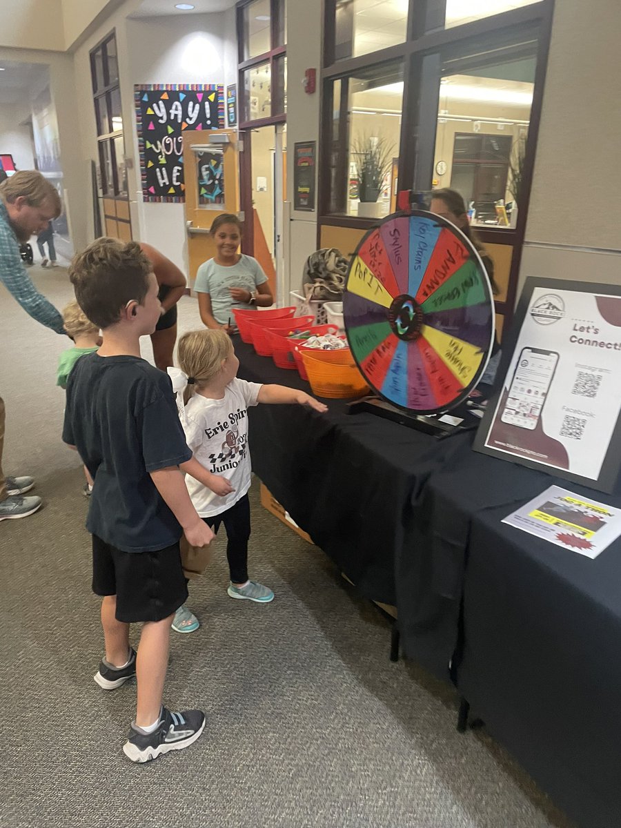 Lindsay Fox tweet media