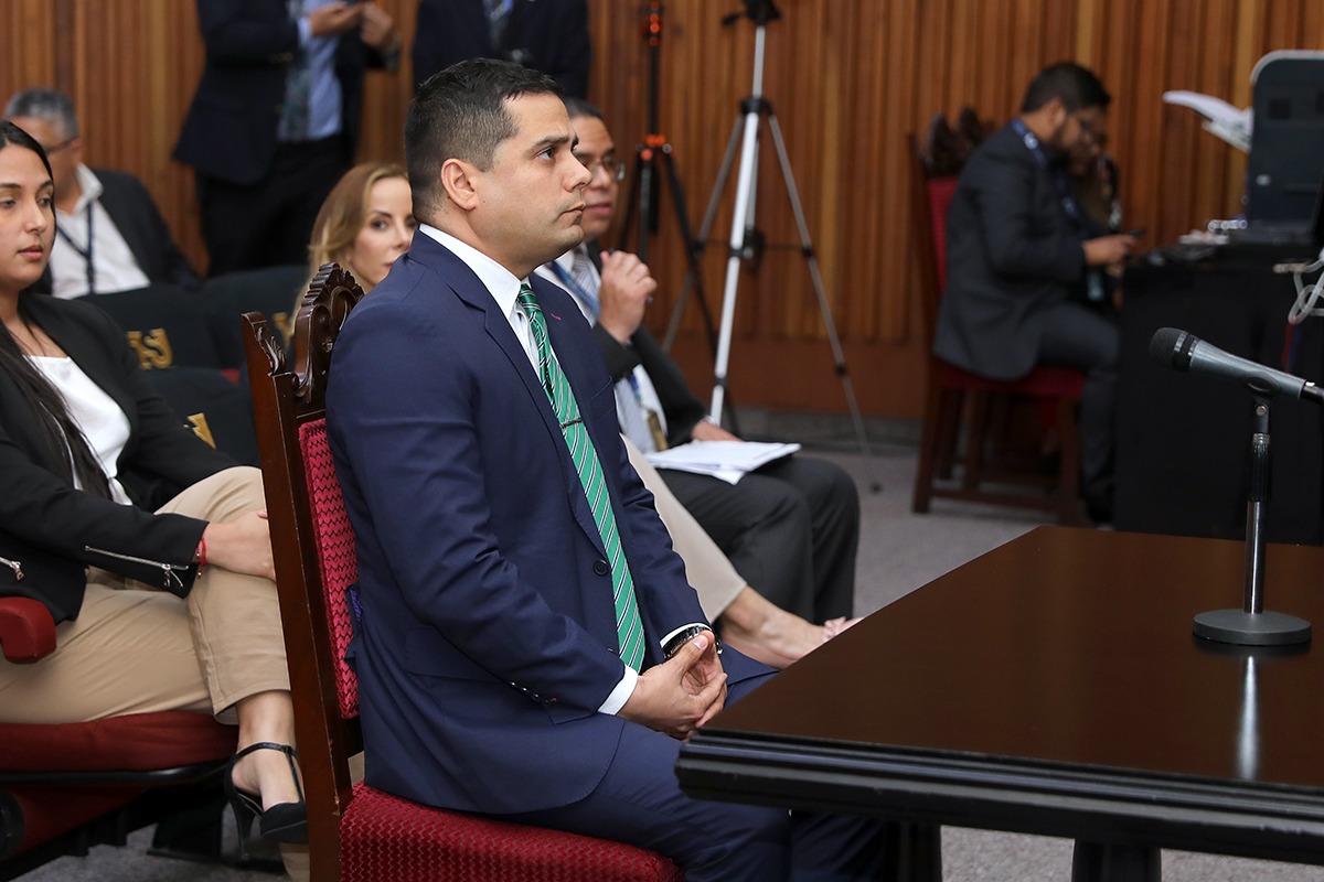 Por Movimiento Ecológico de Venezuela acudió este jueves #8Ago el dirigente Alejandro Aguilera ante la citación de la Sala Electoral del #TSJ