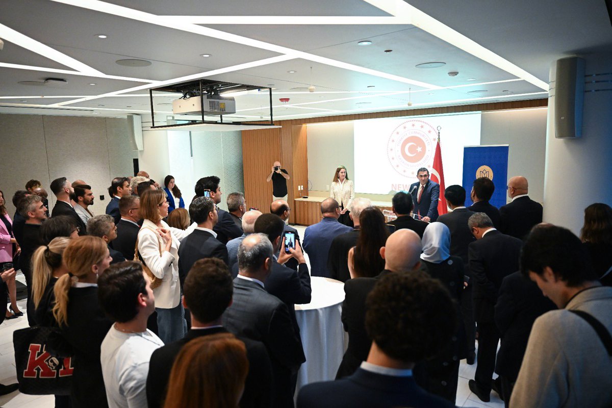 Başkonsolos Reyhan Özgür ve eşinin veda resepsiyonu Türk Amerikan toplumunun değerli üyeleri, ABD’li dostlarımız ve korkonsüler mensuplarının katılımıyla düzenlenmiştir.

Hosted farewell reception for Consul General Reyhan Özgür and Mrs. Özgür with the participation of the