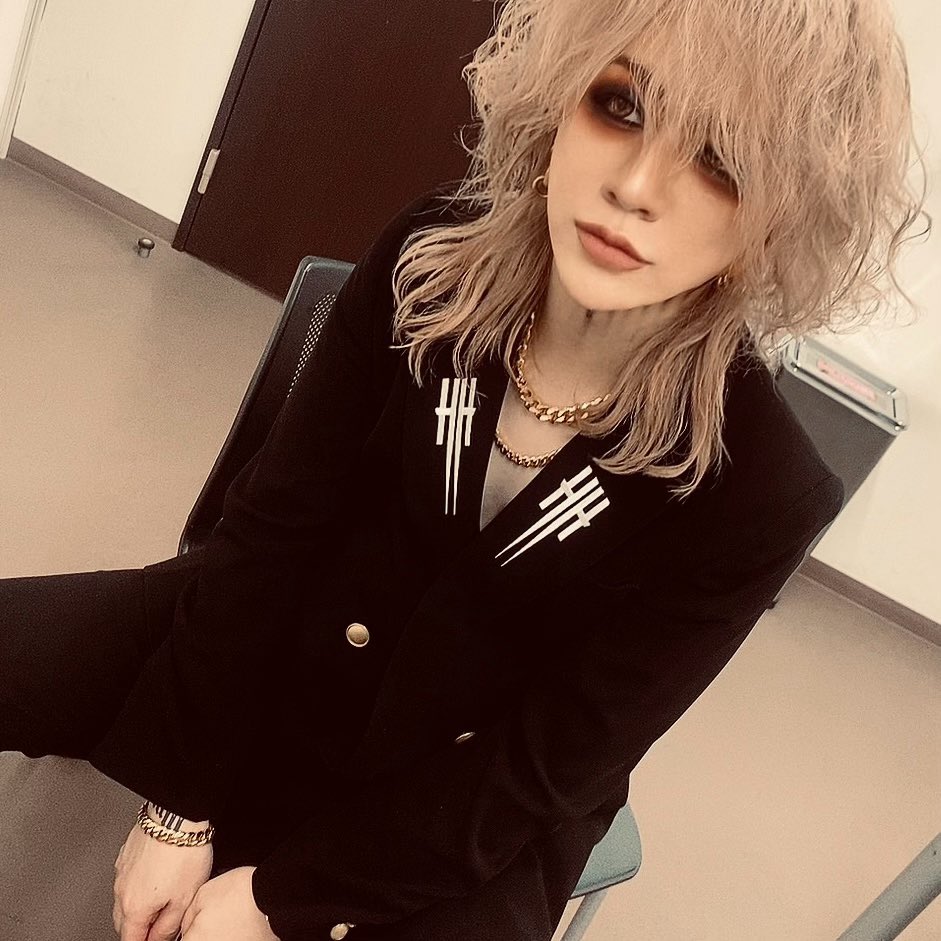 RUKItheGazettE's tweet photo. 氣志團万博、出演決まりました。

綾小路さん率いる氣志團の方々からの
熱い漢気に応えるべく、
the GazettEはヴィジュアル系の本気を見せるのでおまえらのかっこいい暴れっぷりを幕張まで見せに来てください。

一緒に大暴れしましょう🔥
何卒よろしくお願い致します🙏

#theGazettE
#氣志團万博2024 https://t.co/6RW6RRAYRH