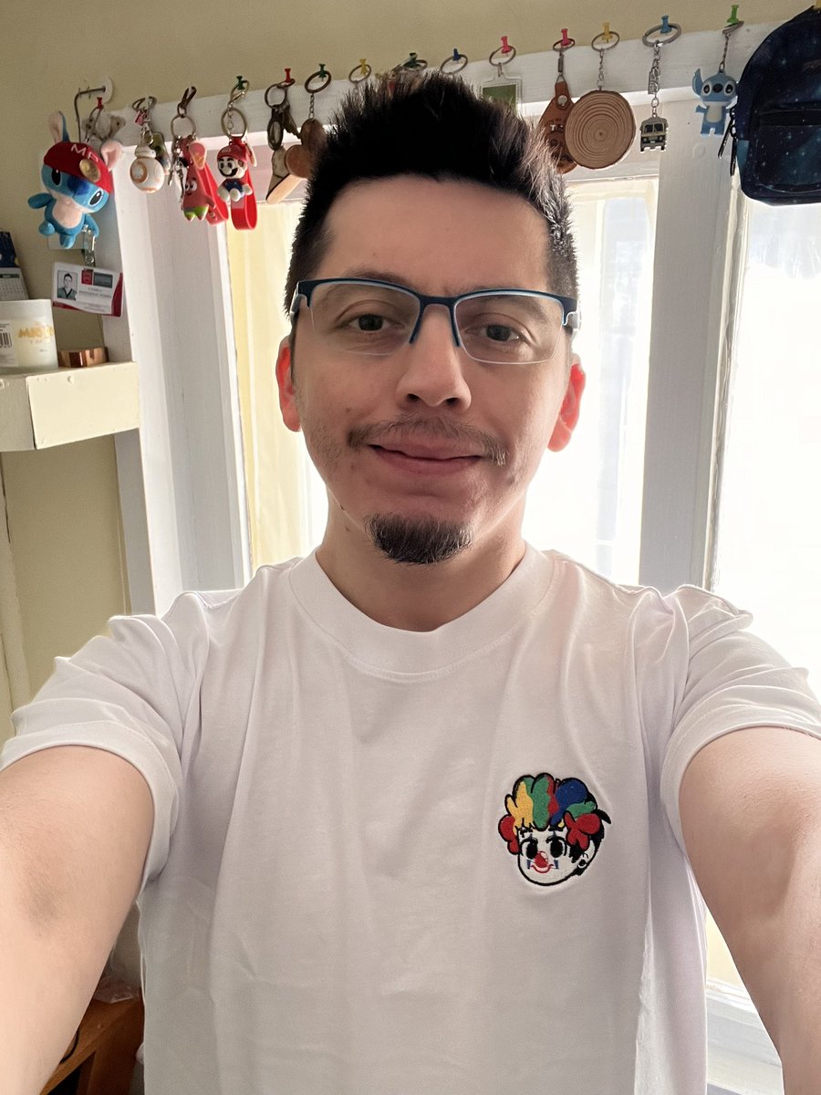Nacho_xtreme's tweet photo. Luego de un mes y días por fin llegó mi pedido de la merch que sacó el viejo sabroso de @auronplay , demasiado feliz con la compra, la calidad de los materiales es fantástica! ❤️🤡 #Chile #Andorra #España https://t.co/yVJmKDM48U