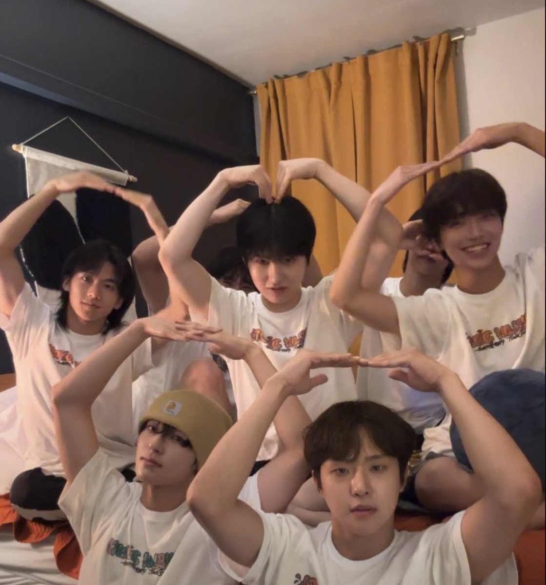 teenytinytete's tweet photo. offbrnd x newbeat besties 🥰
#newbeat @NewBeat_twt #ThReding #HinLove https://t.co/UTWoHGaP9z