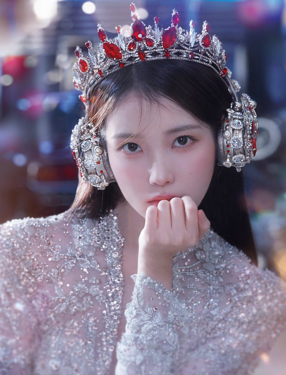 chatshirelore's tweet image. they took the concert poster game seriously