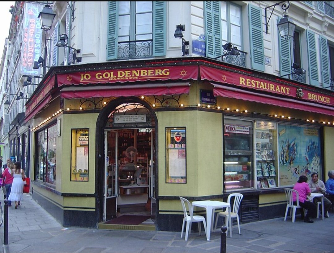 LesneJerome's tweet photo. Il y a 42 ans, le 9 août 1982, une attaque terroriste dans le restaurant de confession #juive tenu par Jo #Goldenberg rue des #Rosiers dans le quartier du #Marais à #Paris.
Dans le restaurant et dans la rue, six personnes seront tuées et vingt-deux blessées 🖤🙏🕊 Never forget https://t.co/66VIvrDlID