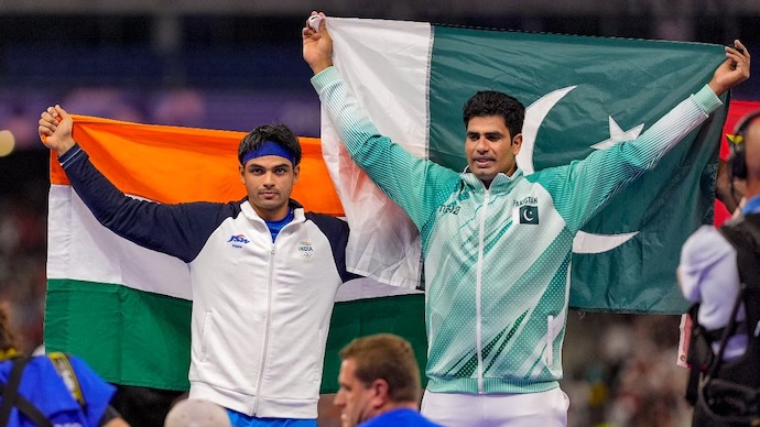 velvetpuff427's tweet photo. Pic Of the Day #NeerajChopra #ArshadNadeem #Javelin #ParisOlympics2024 https://t.co/a8WOf28r8P