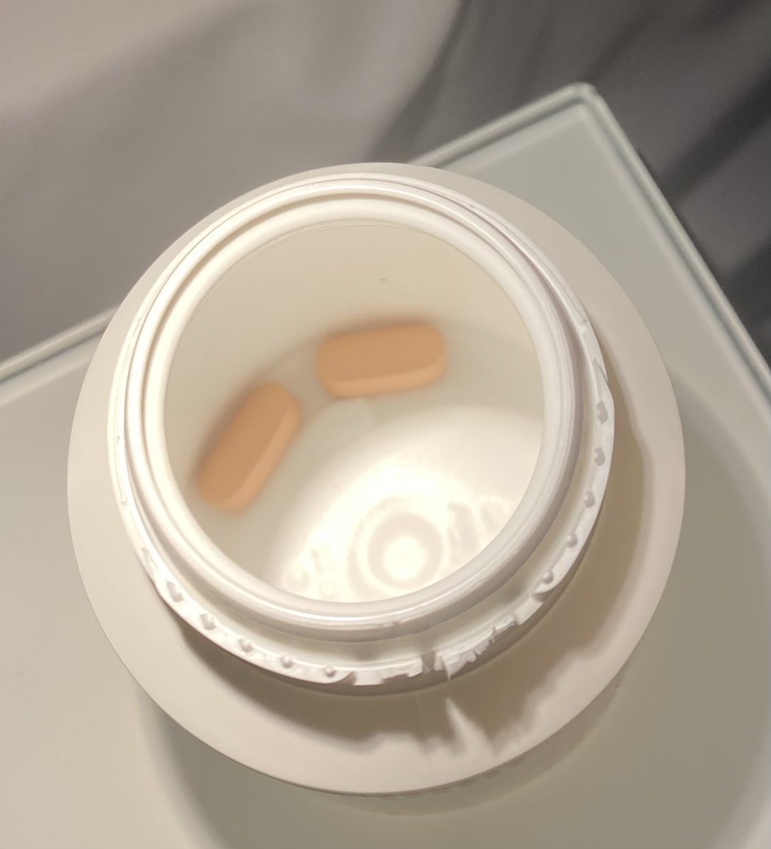 ProfSearle's tweet image. Lovely @British_Airways lost luggage staff assured me that my luggage was being scheduled for delivery so why has it not moved over last four hours? I have to halve my medication now. And it runs out tomorrow. Please @British_Airways can I have my case?