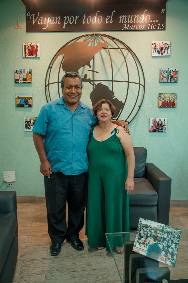 InstitutoBaxter's tweet photo. We were pleased to have on campus Peruvian Tomas A. Parillo, a 1996 graduate, and his wife of 22 years Honduran Miriam Martinez. They reside in Peru with their three children. Tomas is a missionary and educator. He is the current director of the Global School of Missions in Lima. https://t.co/mdqkgJgMi2