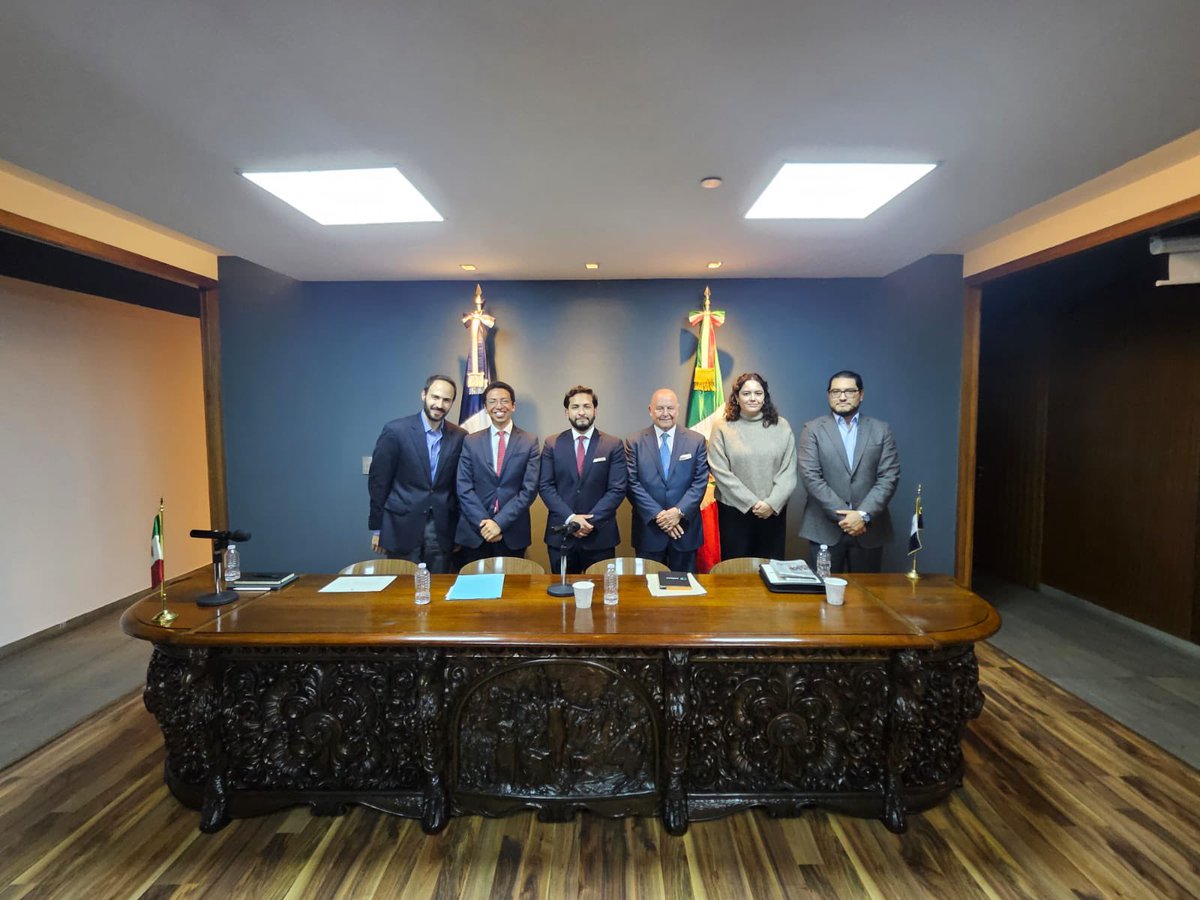 Hoy en el Seminario sobre Independencia Judicial hablamos sobre amenazas a la independencia judicial.

Un verdadero lujo tener en la misma mesa a <a href="/FJorgeGaxiola/">Jorge Gaxiola Lappe</a>, <a href="/gnavah93/">Gilberto Nava Hernández</a> y a Don Augusto Fernández Sagardi. 

Bien lo dijo este último: cada quien opina desde su óptica. Y vaya que