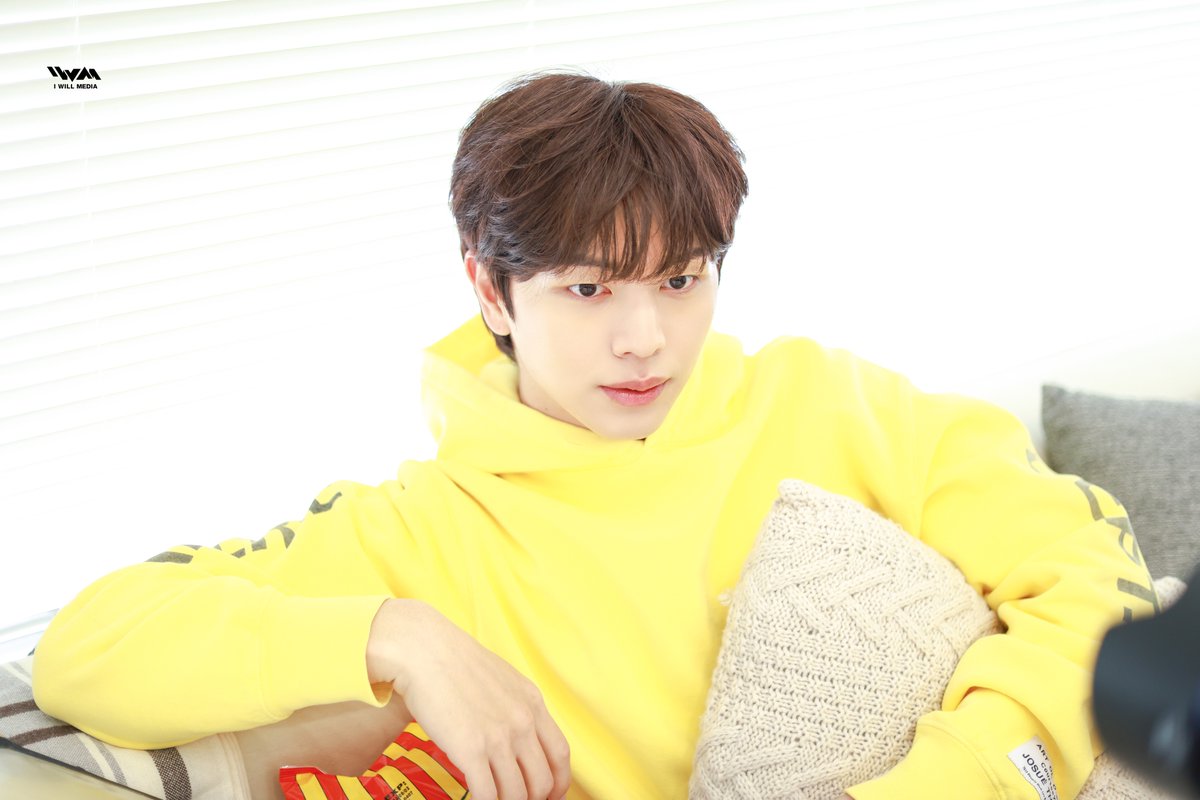 YookSJ_official's tweet photo. [포스트]
육성재 2024 1st FAN MEETING <육성재 개인전 : Look closely(1995作)> MD 촬영 비하인드

🔗https://t.co/2lkHuhvLKz

#육성재 #YOOKSUNGJAE
#EXHIBITION #Look_Closely https://t.co/s3gz6iYvcg