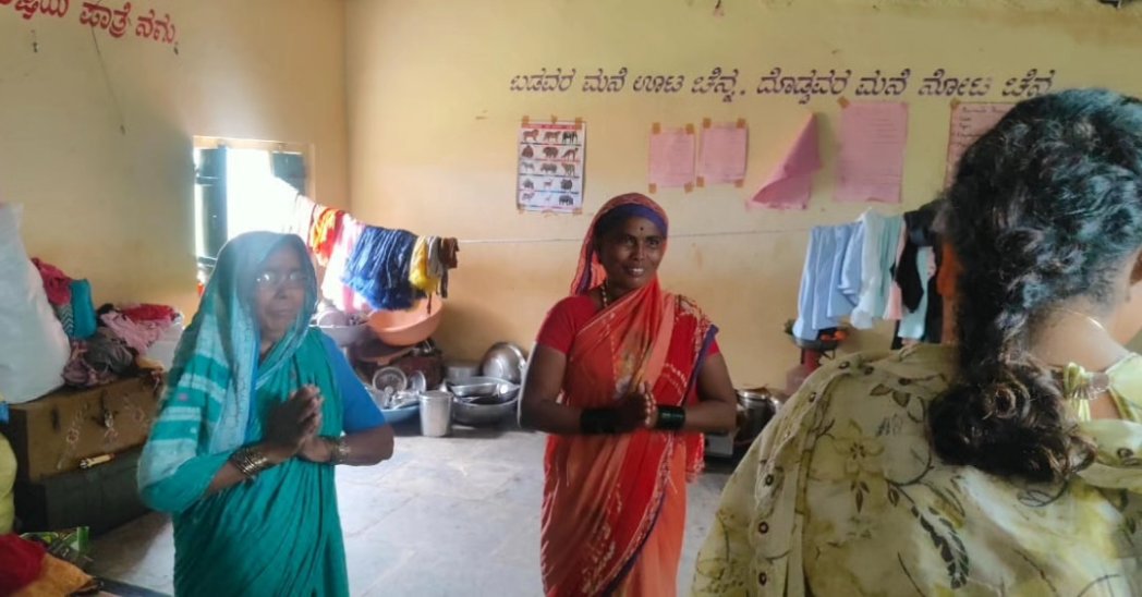 SamyukthaSPatil's tweet photo. ಬಾಗಲಕೋಟೆಯ ತೇರದಾಳ ಮತಕ್ಷೇತ್ರದ ಹಳಿಂಗಳಿ ಗ್ರಾಮದಲ್ಲಿ ಪ್ರವಾಹ ಬಂದ ಕಾರಣ ಕಾಳಜಿ ಕೇಂದ್ರಕ್ಕೆ ಭೇಟಿಯಾಗಿ ಸಂತ್ರಸ್ಥರ ಅರೋಗ್ಯ ವಿಚಾರಿಸಿದೆನು.
ಈ ಸಮಯದಲ್ಲಿ ಜಮಖಂಡಿ ಬ್ಲಾಕ್ ಅಧ್ಯಕ್ಷರಾದ ವರ್ಧಮಾನ ನ್ಯಾಮಗೌಡ, ಬಸವರಾಜ್ ಸಿಂಧೂರ, ಡಾ. ಎ ಆರ್ ಬೆಳಗಲಿ, ದೇವುಲ್ ದೇಸಾಯಿ, ಮತ್ತು ಲಿಂಗರಾಜ ಪಾಟೀಲ ಉಪಸ್ಥಿತರಿದ್ದರು.
#Terdal https://t.co/B9RuQRxXPh