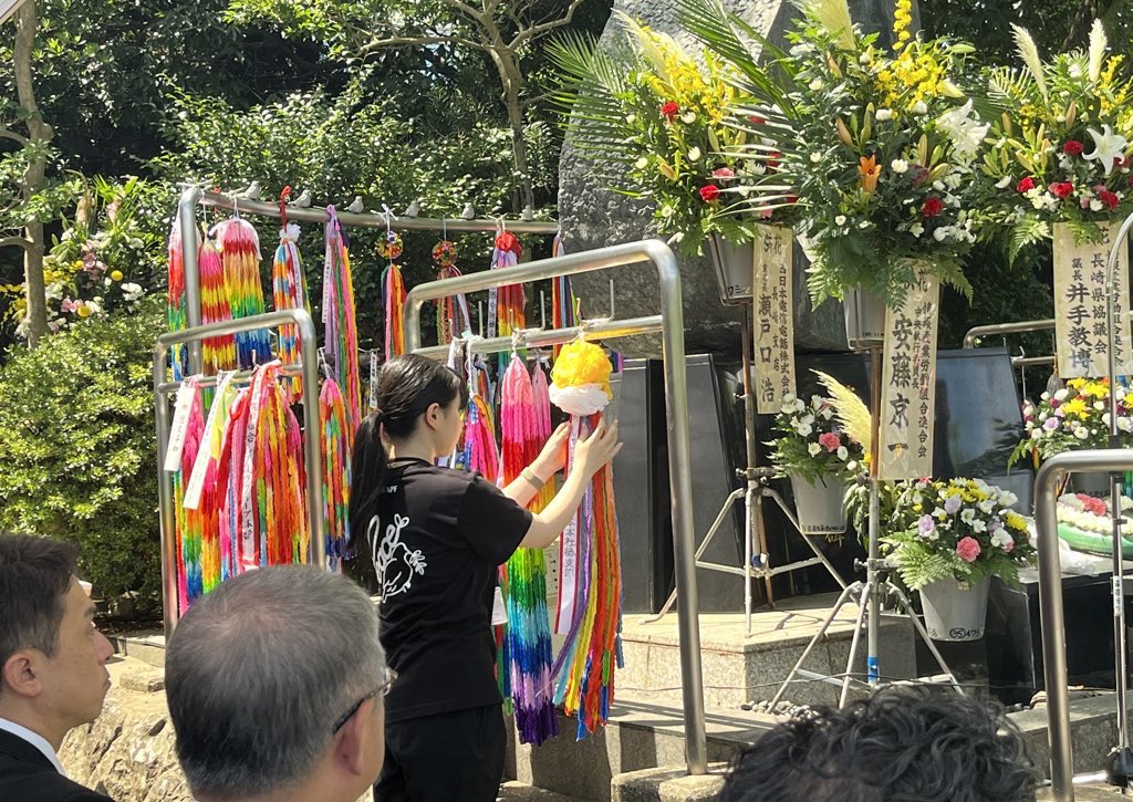 infoictj's tweet photo. 長崎平和フォーラム最終日の本日は、電気通信労働者原爆被爆死没者慰霊式を行い、原爆投下の午前11時2分に全員で黙祷を捧げました。
情報労連は創り育てる平和のフレーズのもと、核兵器廃絶と恒久平和の実現に向け、これからも活動を続けていきます。
#第３5回長崎平和フォーラム
#長崎原爆の日 https://t.co/z1oiNqkC70