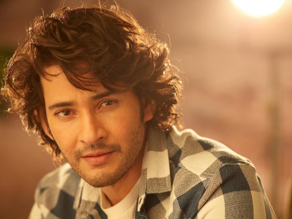 Sampath Nandi (@iamsampathnandi) on Twitter photo నిండు చందురుడు ఒకవైపు.. చుక్కలు ఒకవైపు.. Happiest Birthday to THE EVER REIGNING SUPERSTAR <a href="/urstrulyMahesh/">Mahesh Babu</a> garu 💐🫶🏽🙏🏾✌🏽
#HBDSuperStarMaheshBabu
#MaheshBabu𓃵 నిండు చందురుడు ఒకవైపు.. చుక్కలు ఒకవైపు.. Happiest Birthday to THE EVER REIGNING SUPERSTAR <a href="/urstrulyMahesh/">Mahesh Babu</a> garu 💐🫶🏽🙏🏾✌🏽
#HBDSuperStarMaheshBabu
#MaheshBabu𓃵