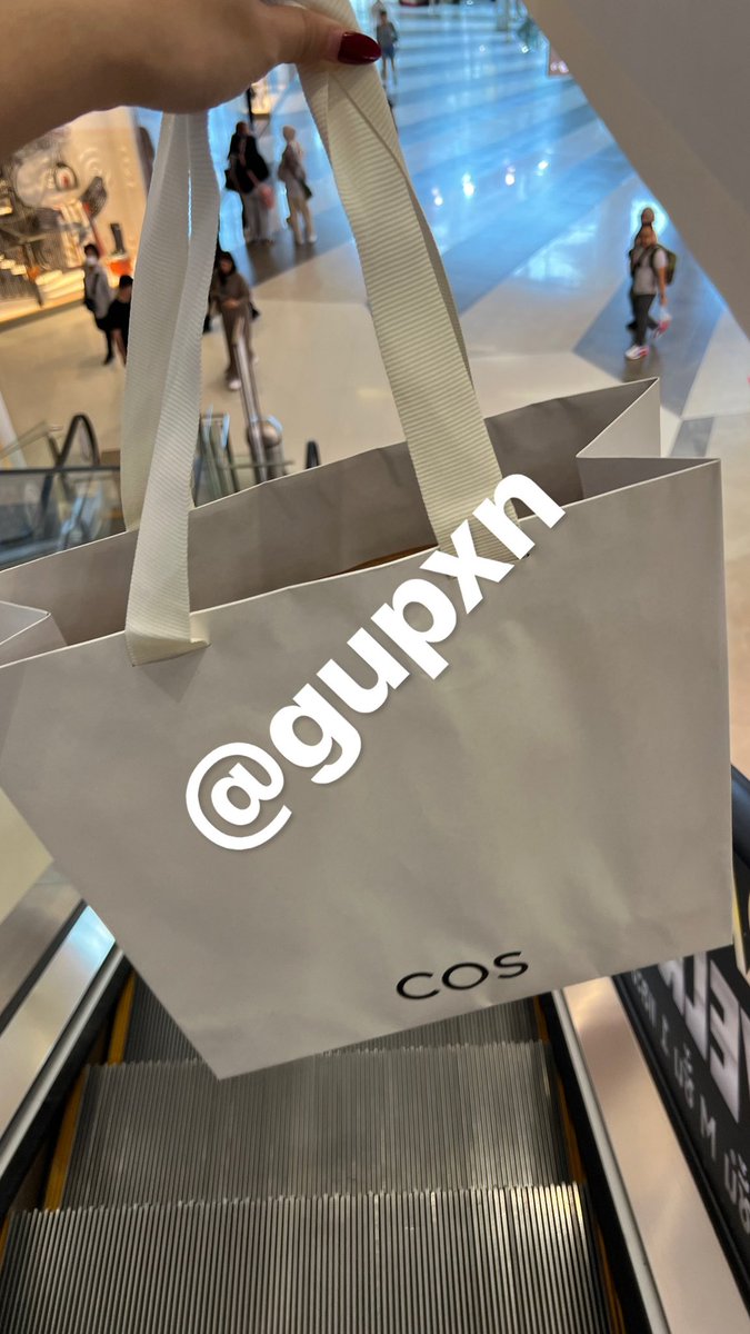 gupxn's tweet photo. #porporsreview รีวิวหิ้วเป๋าค้าบ https://t.co/T6jGH7igpK