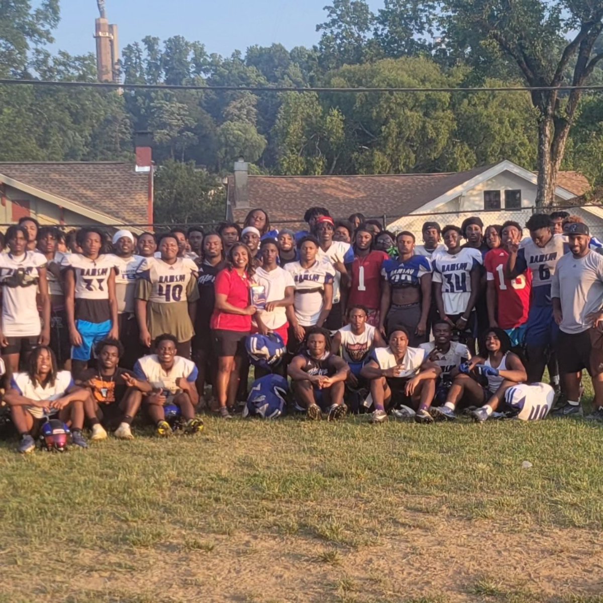 2_hoop's tweet photo. Today, I had the pleasure of Speaking Life into the Ramsay Football team. My topic: "It’s Overflow Season." Shoutout to Coach Jackson and his awesome coaching staff for allowing me to speak life today! 🏈🏉🏈🏉
To God be the glory! https://t.co/hMca5ls7AW